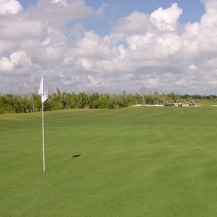 Green and fairway in Riviera Cancun Golf Course